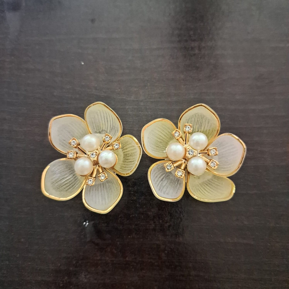 Acrylic Flower with Ready Pearl Flower for Pooja Thali (2pcs)